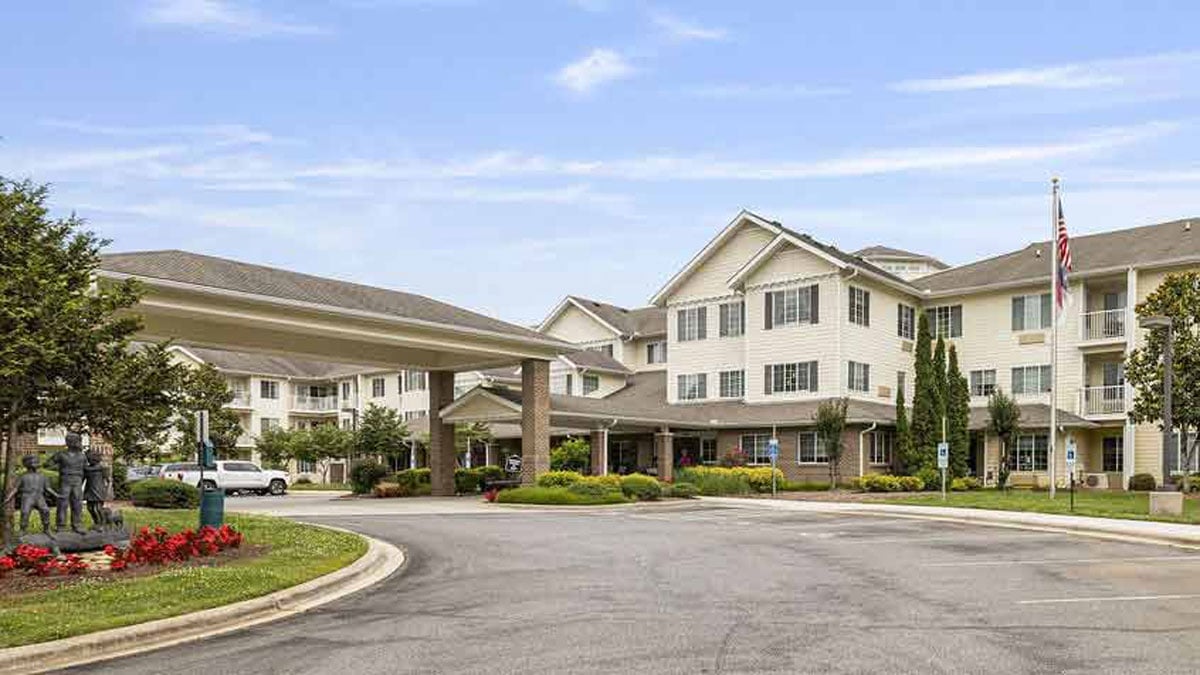 Exterior view of Oak Park Retirement Gracious Retirement Living